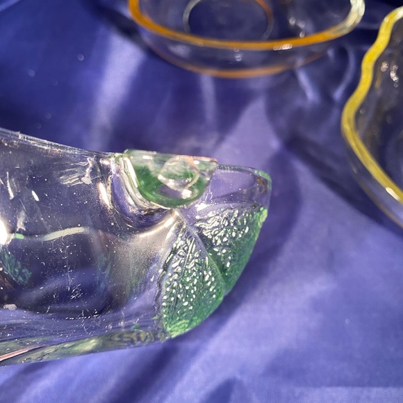 KIG INDONESIA SET OF 3 APPLE SHAPED GLASS BOWLS WITH COLORED LEAF - Picture 5 of 6